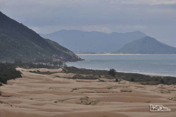 As dunas de Siriú, em Garopaba, no litoral sul de Santa Catarina. Ao fundo, a Guarda do Embaú